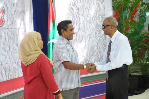 ފިޠުރު ޢީދުގެ އުފާފާޅު ކުރާއިރު، މުސްލިމުންގެ ހިތާމަތަކުގެ މަތިން ހަނދާން ކުރަންޖެހޭ: ރައީސް ޔާމީން