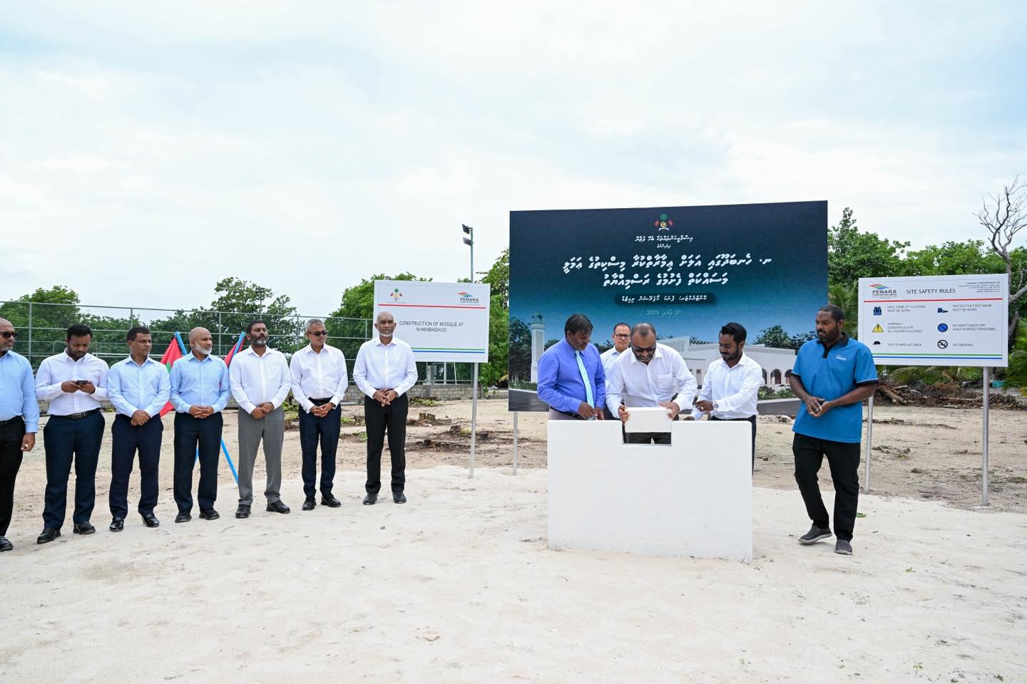 ނ. ހެނބަދޫގައި އަލަށް ޢިމާރާތްކުރާ މިސްކިތުގެ ބިންގާ އަޅައިފި