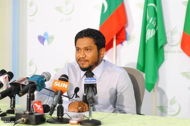 އުސްތާޛް އަލީ ޒާހިރު އިނގުރައިދޫ ދާއިރާއަށް ވާދަކުރައްވާނެކަމަށް އިޢުލާންކޮށްފި