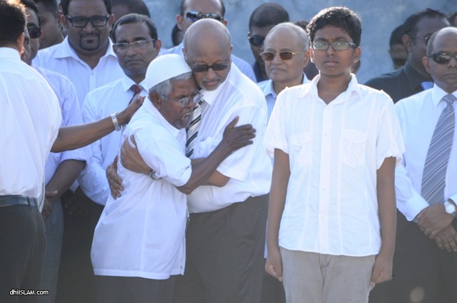 ތޫނު އެއްޗަކުން ހަމަލާދީ އަވަހާރަކޮށްލެވުނު ޑރ އަފްރާޝީމް މިއަދު ފަސްދާނުލައިފި