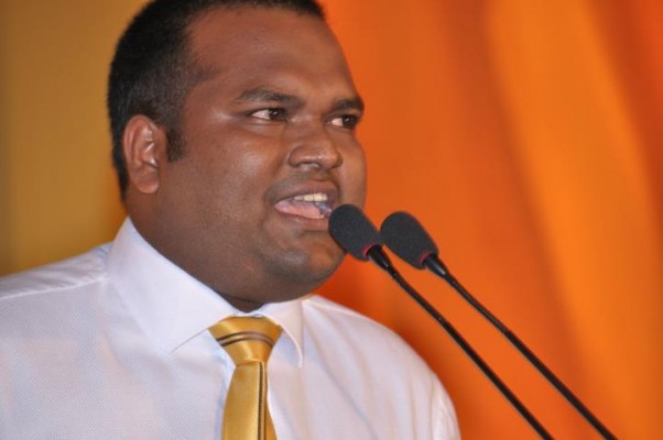 މޮނިއުމެންޓްތައް ނަގަންޏާ ޕީޕީއެމްގެ ކުރީސަފު އެއްކޮށް މި ރާއްޖޭން ނަގާ އުކާލަންޖެހޭ- އަލީ ވަހީދު