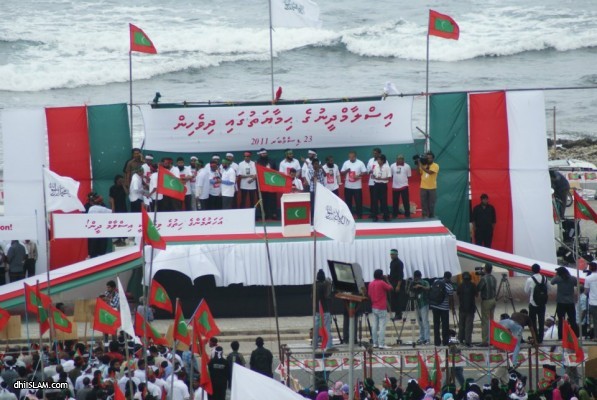 ބޮޑު މުޒާހަރާގެ ބައިވެރިންގެ ޑިމާންޑްތަކަށް އަދުގެ އޯގާތެރި ސަރުކާރުން އިޖާބަދީ ހަށިފޮޅާލާފައި....