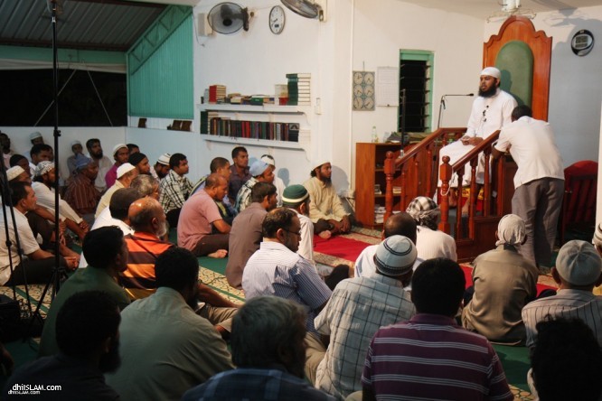 ފޮޓޯއިން: “އިސްލާމް ދީނަކީ ޙައްޤު ދީން” ޝެއިޚް އިލްޔާސް ޖަމާލު ދެއްވިދަރުސް