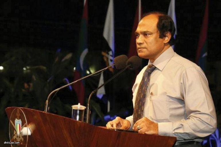 ސިޔާސީ ކަންކަމާއި ދުރުގައި ތިބުމަށް ސިފައިންނަށް އާ ޑިފެންސް މިނިސްޓަރު ގޮވާލައްވައިފި