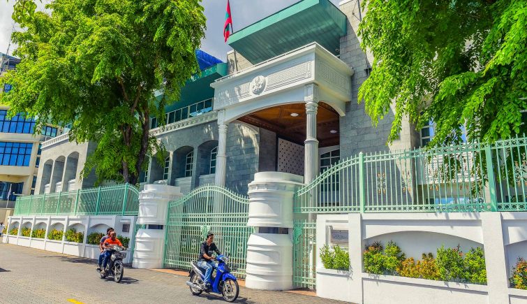 މެއި މަހުގެ 16 ރަމަޟާންމަހުގެ ފުރަތަމަ ދުވަހަށްވެއްޖެނަމަ 17 މެއި ސަރުކާރު ބަންދު