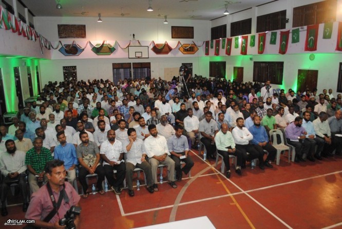 ޢަދާލަތު ޕާރޓީއަށް މެމްބަރުން އިތުރު ކުރުމުުގެ ގޮތުން ބޭއްވި ޖަލްސާއެއްގެ ތެރެއިން | ދިއިސްލާމް ފޮޓޯ: އަސްވާގު