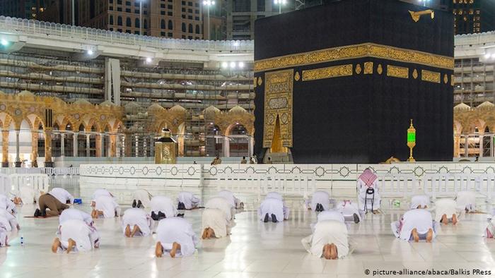 Hajju Vileyreyge Khassa Dharus; Qibla Hajj and Umrage Faraathun